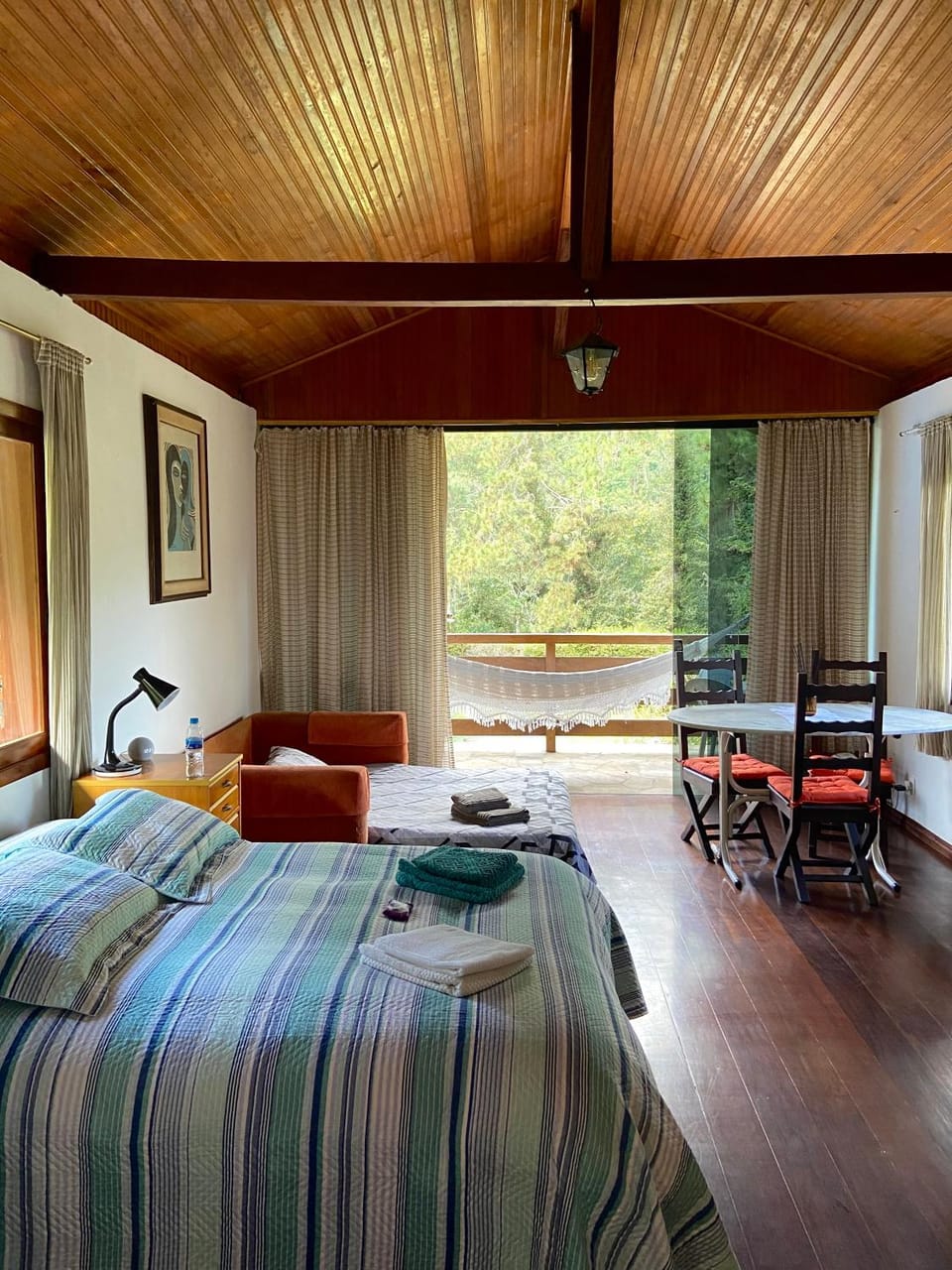 Photo of the whole room, Seating area, Dining area