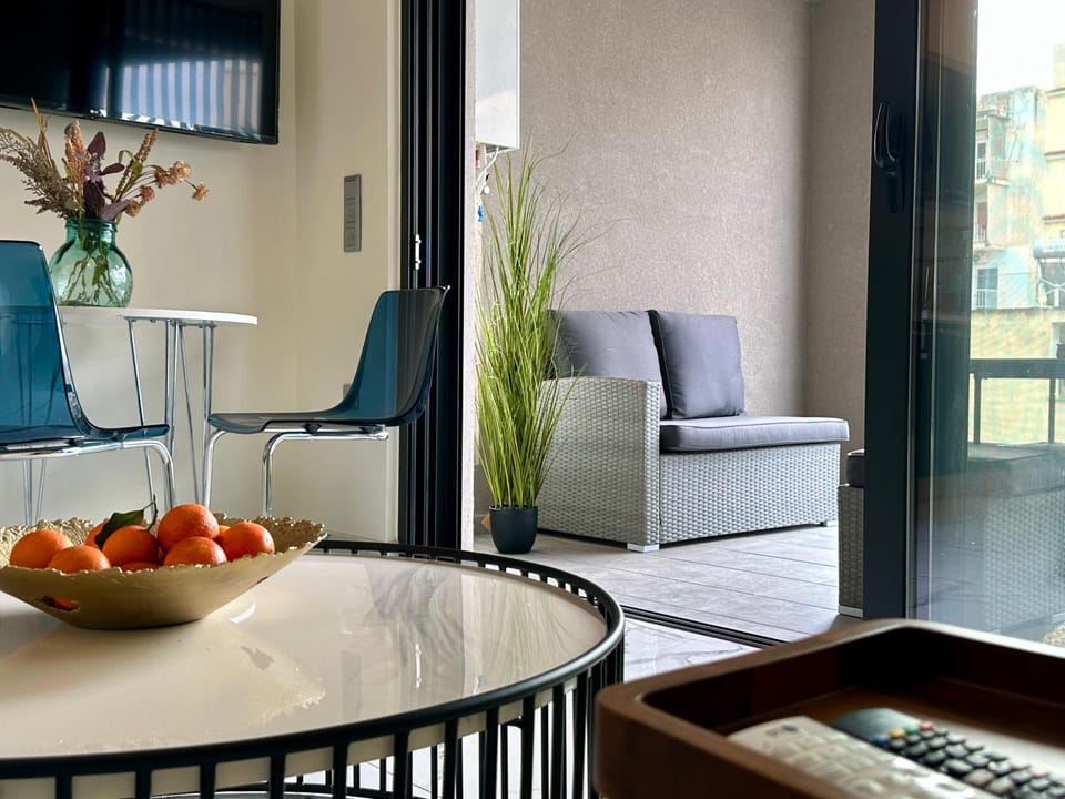 TV and multimedia, Living room, Seating area, Dining area