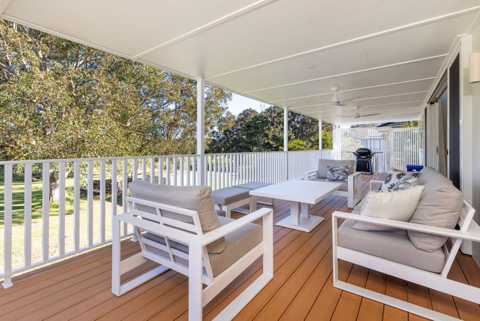 Carramar - Fireplace - Absolute Waterfront House in Culburra Beach