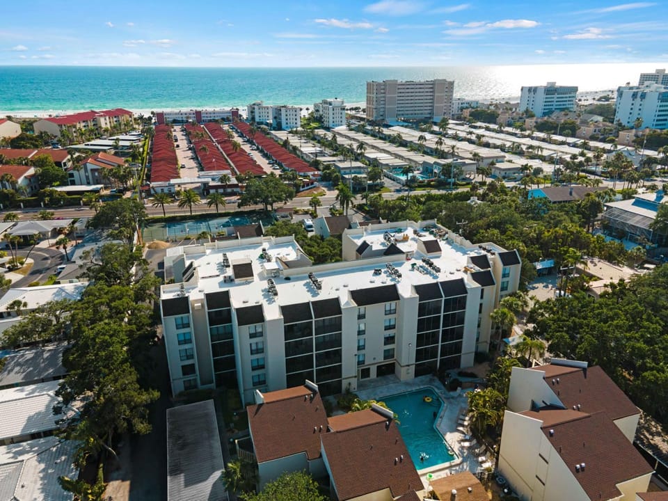 Siesta Paradise - Steps to Beach & Village - Pool House in Siesta Beach