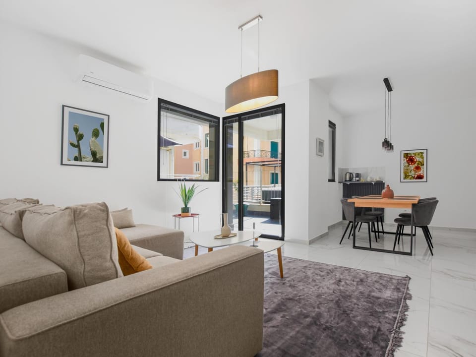 Living room, Dining area, air conditioner