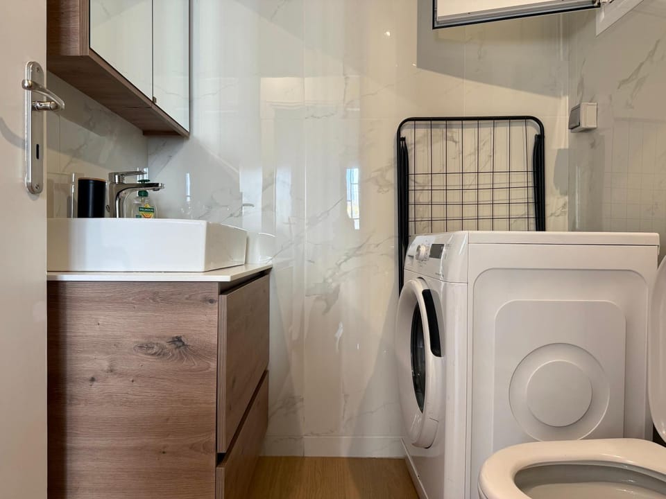 Bathroom, washing machine