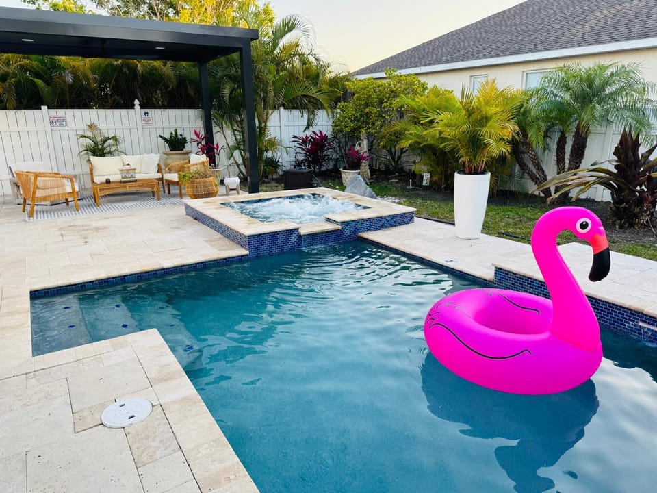 Luxury Home W Heated Pool & Spa Near IMG & Siesta Key Beach House in Florida