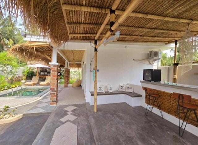 Patio, Day, View (from property/room), Kitchen or kitchenette, Seating area, Dining area, Garden view, minibar