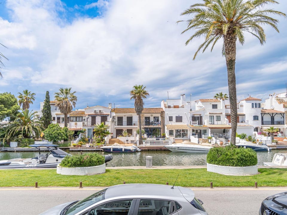 Apartamento con Parking y Vista al Canal - HISP-288-64 Apartment in Alt Empordà