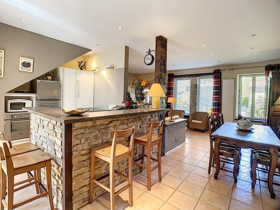 Charmante maison F4 avec terrasse proche Thermes et centre, animaux acceptés - FR-1-451-210 House in Occitanie