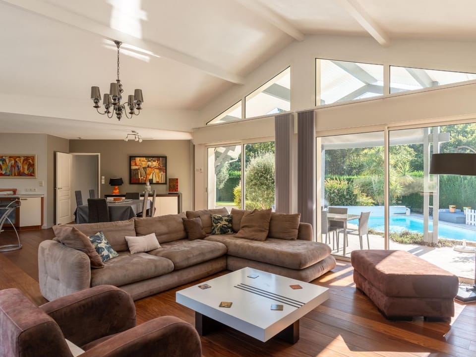 Villa familiale avec piscine chauffée, clim, 4 chambres, proche golf et plages - FR-1-319-565 Villa in Biscarrosse