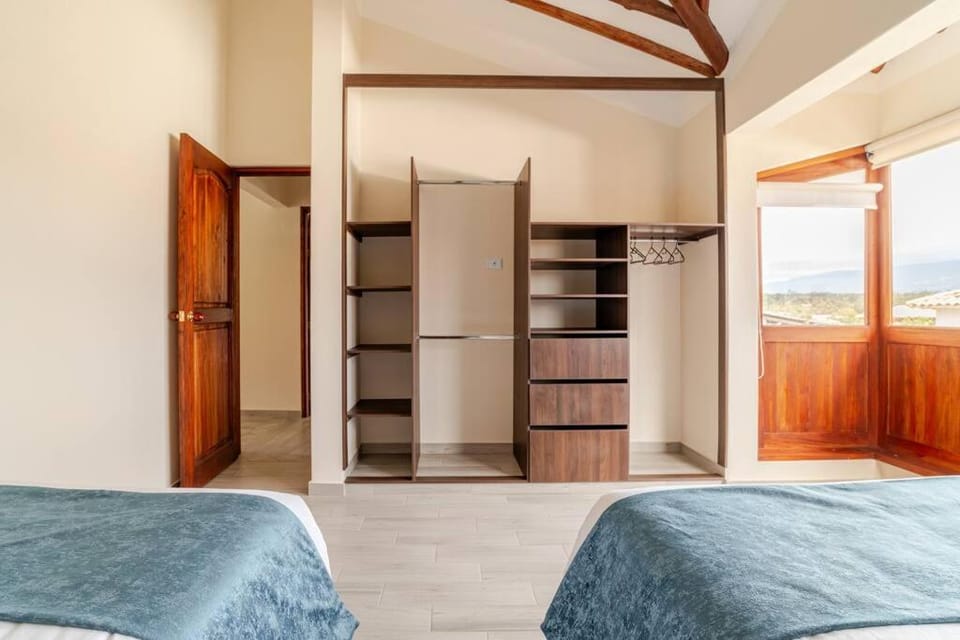 Photo of the whole room, Bedroom, wardrobe