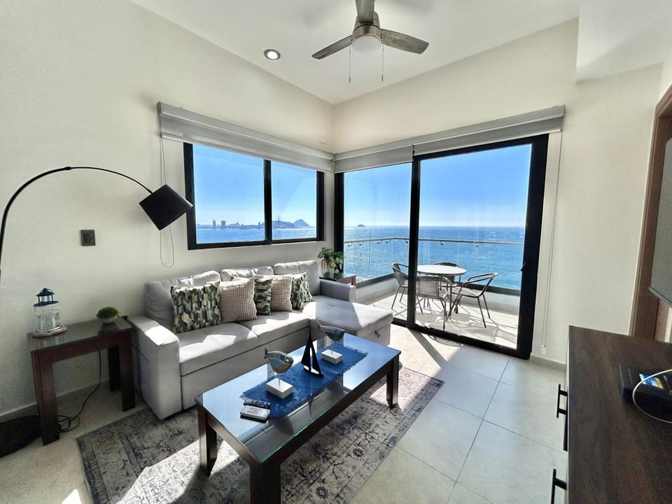 Living room, Sea view