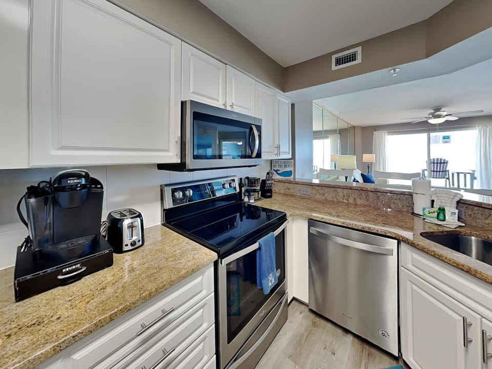 Kitchen or kitchenette, Living room, dishwasher, microwave, oven, stove, toaster, kitchen, air conditioner