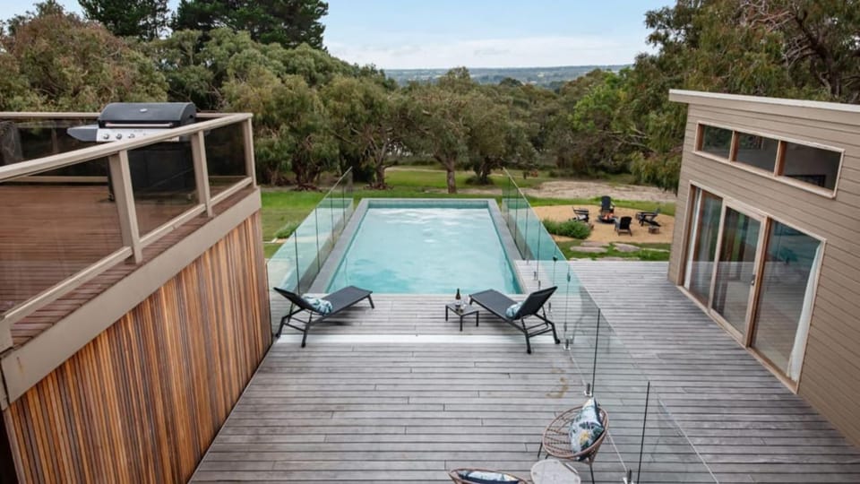 Long View - Heated Pool in Red Hill House in Red Hill