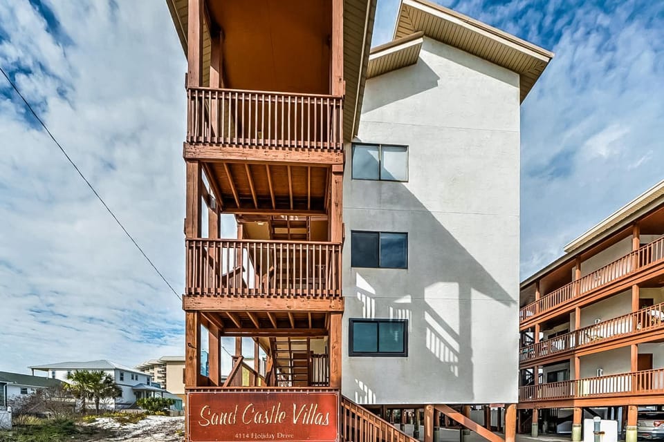 Paradise Cove Hotel in Lower Grand Lagoon
