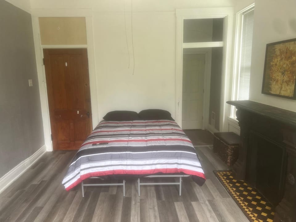 Second floor deluxe studio Apartment in Cincinnati
