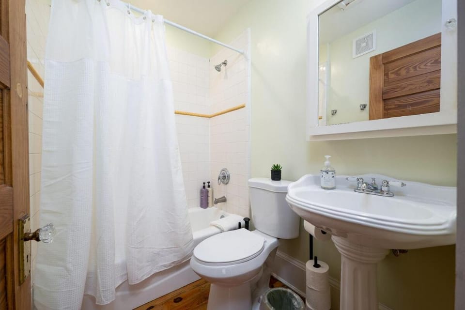 Shower, Toilet, Bathroom, Bath