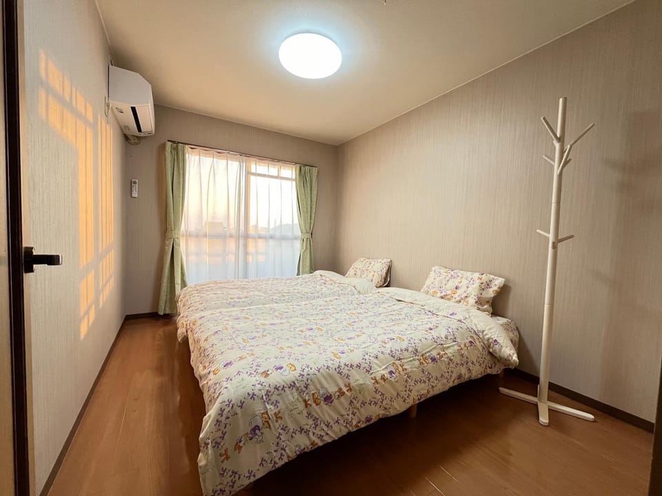 Bed, Bedroom, air conditioner