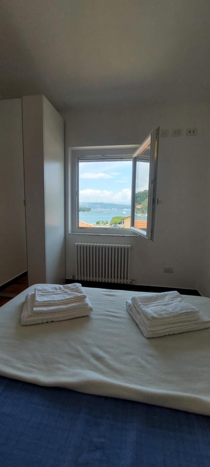 Bed, Photo of the whole room, Bedroom, Sea view, towels, air conditioner