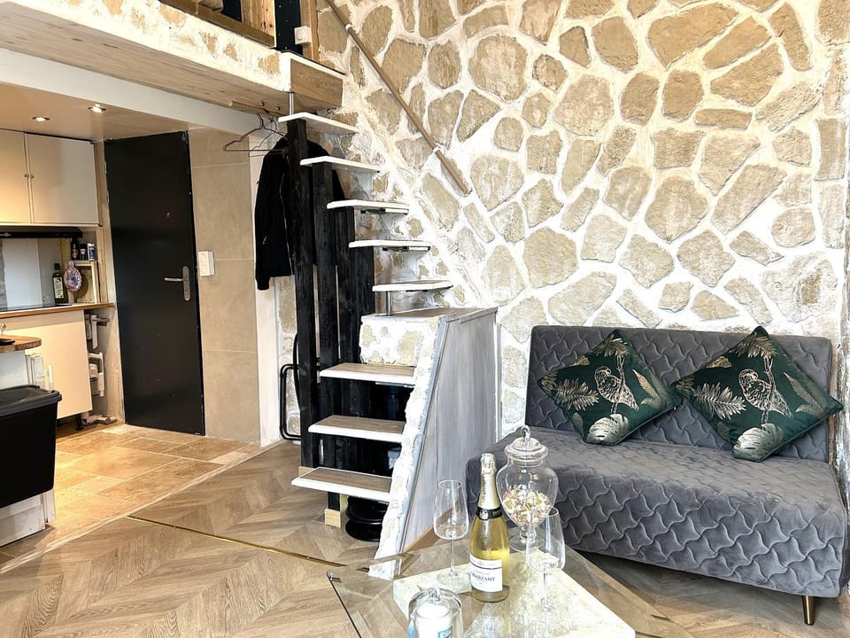 Living room, kitchen