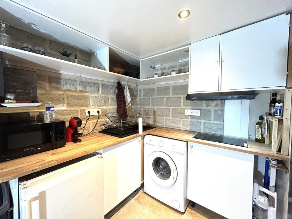 Coffee/tea facilities, microwave, stove, washing machine, kitchen