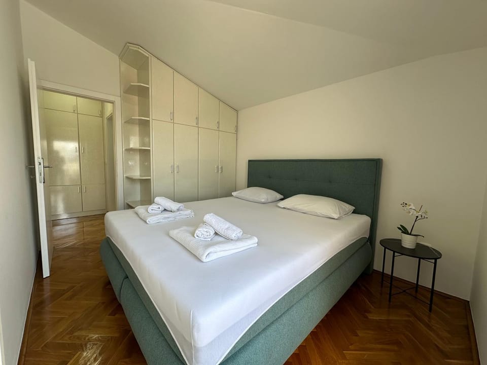 Bed, Bedroom, wardrobe