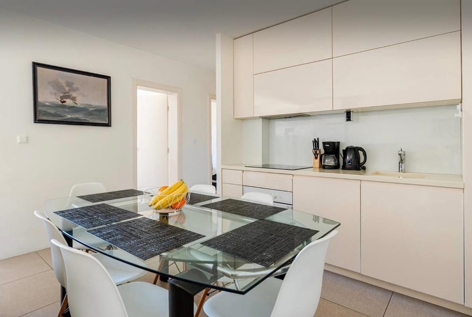 Coffee/tea facilities, Kitchen or kitchenette, Dining area