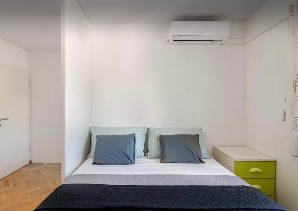 Bed, Bedroom, air conditioner