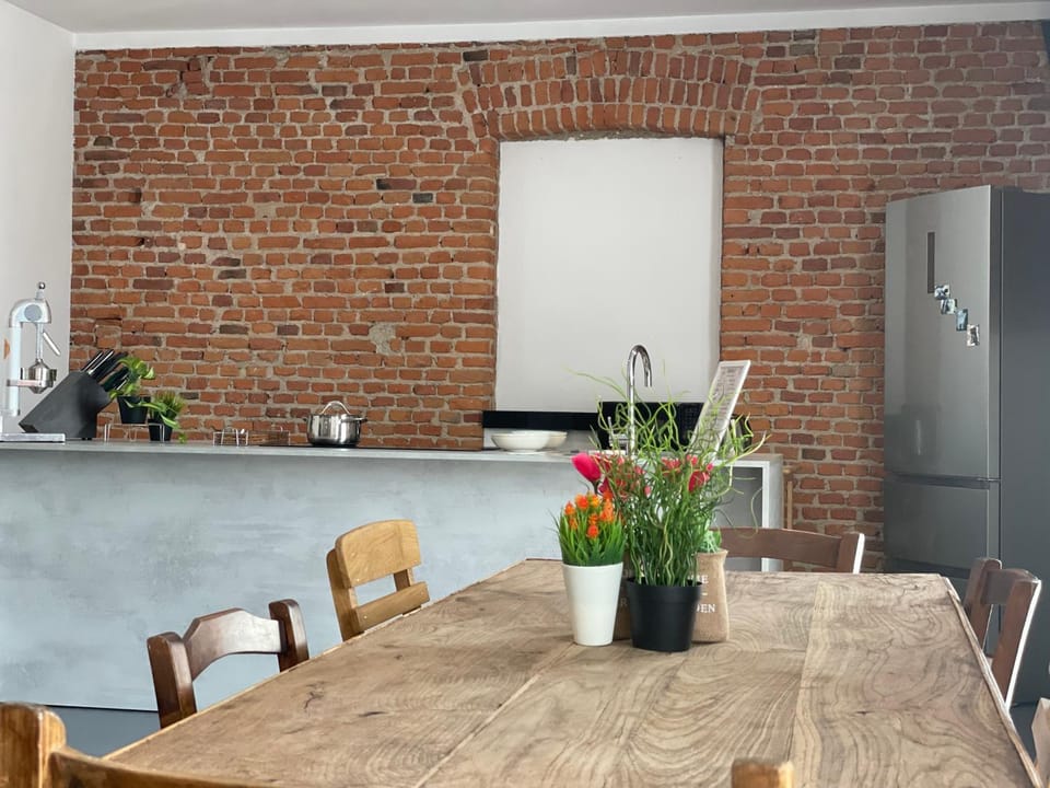 Kitchen or kitchenette, Seating area, Dining area