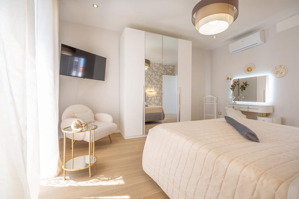 Bed, TV and multimedia, Photo of the whole room, Bedroom, air conditioner