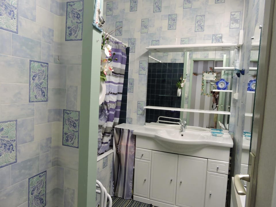 Bathroom, Bath