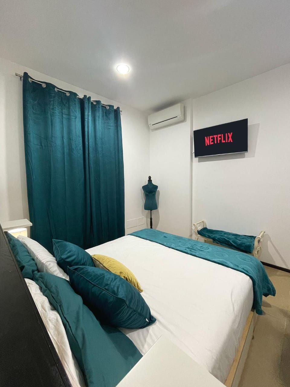 Bed, TV and multimedia, Photo of the whole room, internet, air conditioner