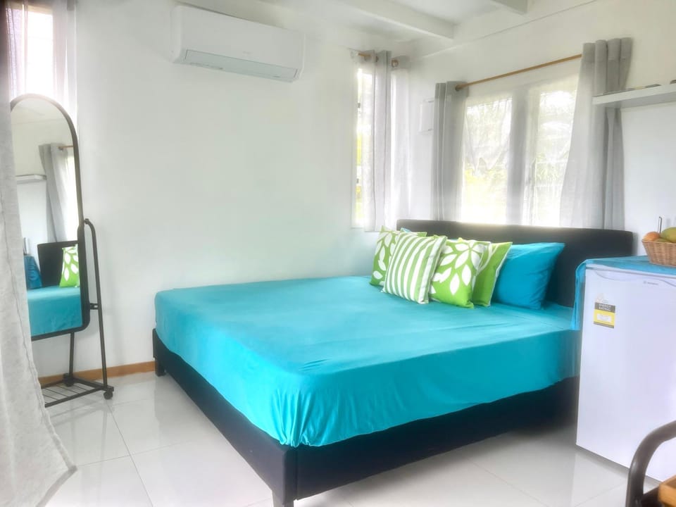 Bed, Photo of the whole room, air conditioner