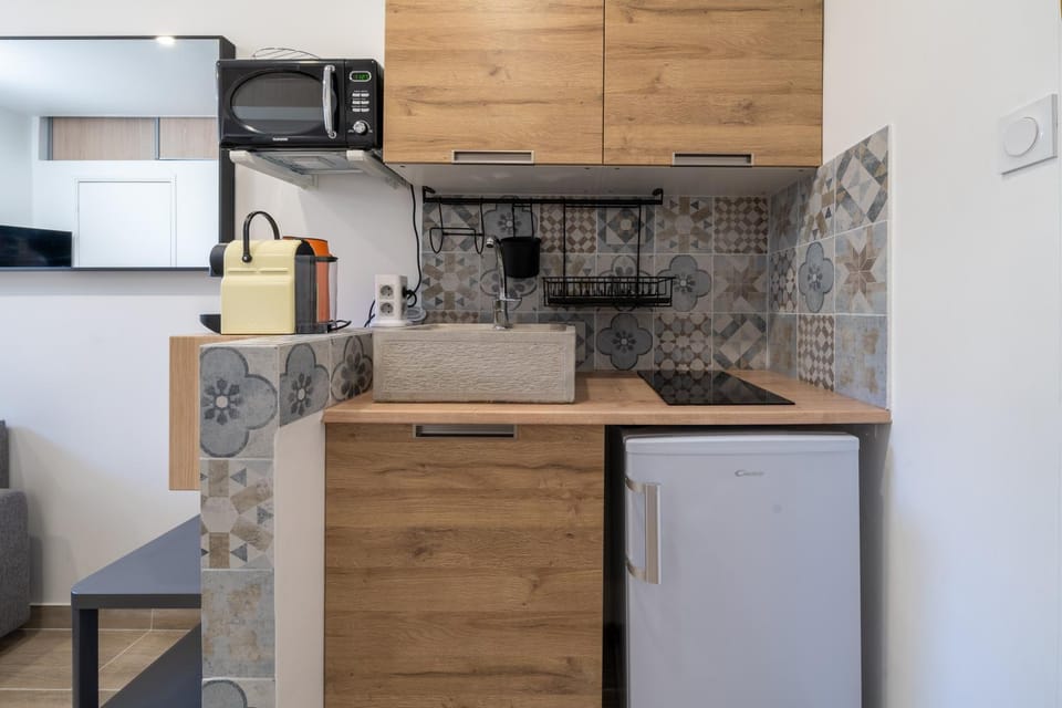 Kitchen or kitchenette, stove