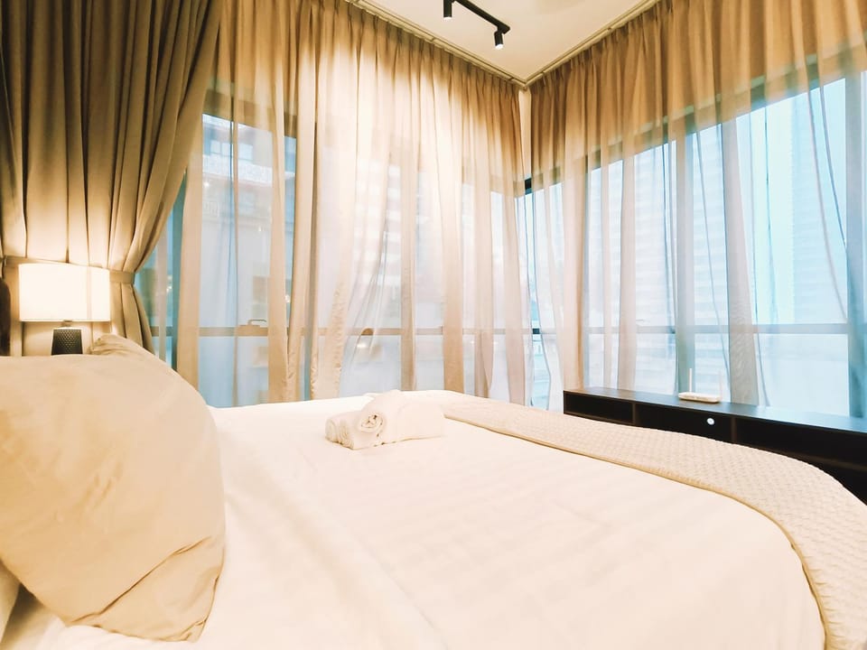 Bed, Bedroom, towels