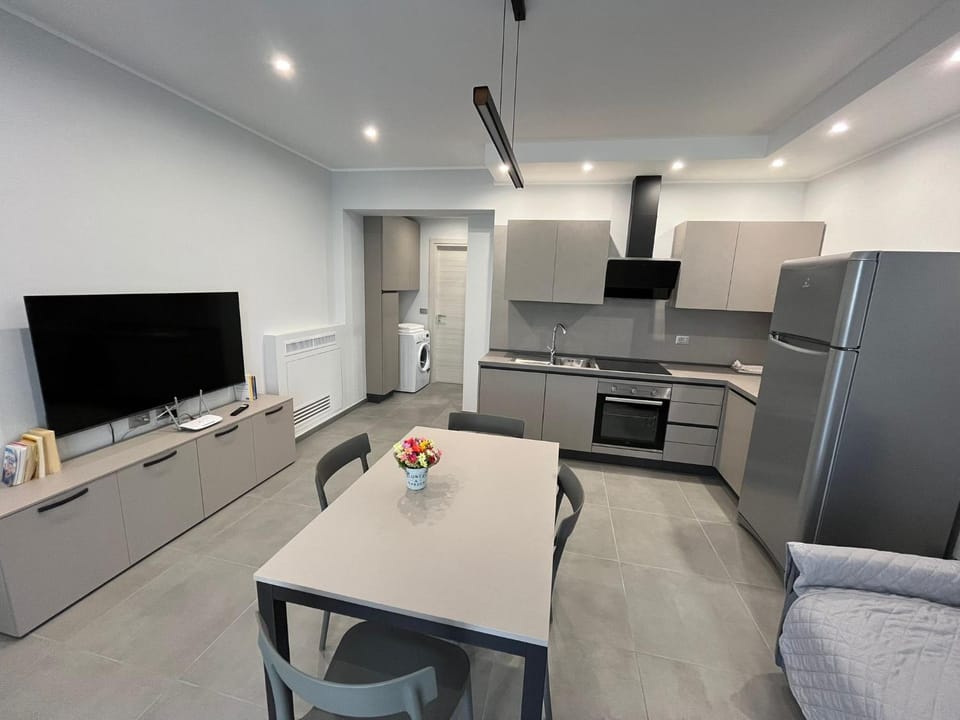 TV and multimedia, Kitchen or kitchenette, Living room, Dining area, oven