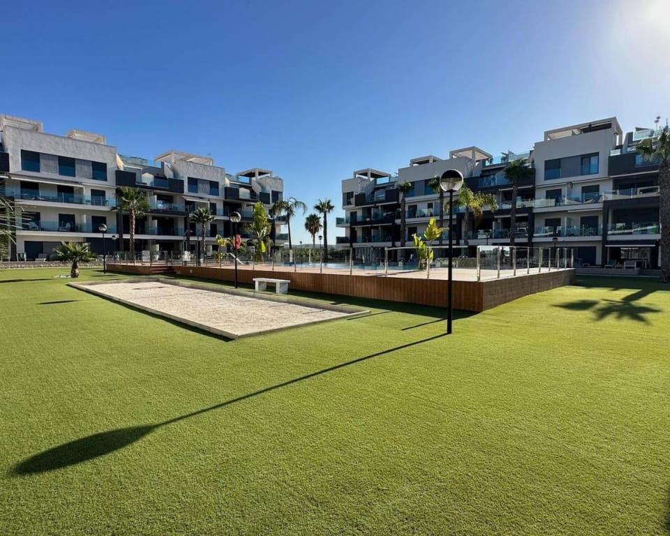 Property building, Day, Garden, Garden view