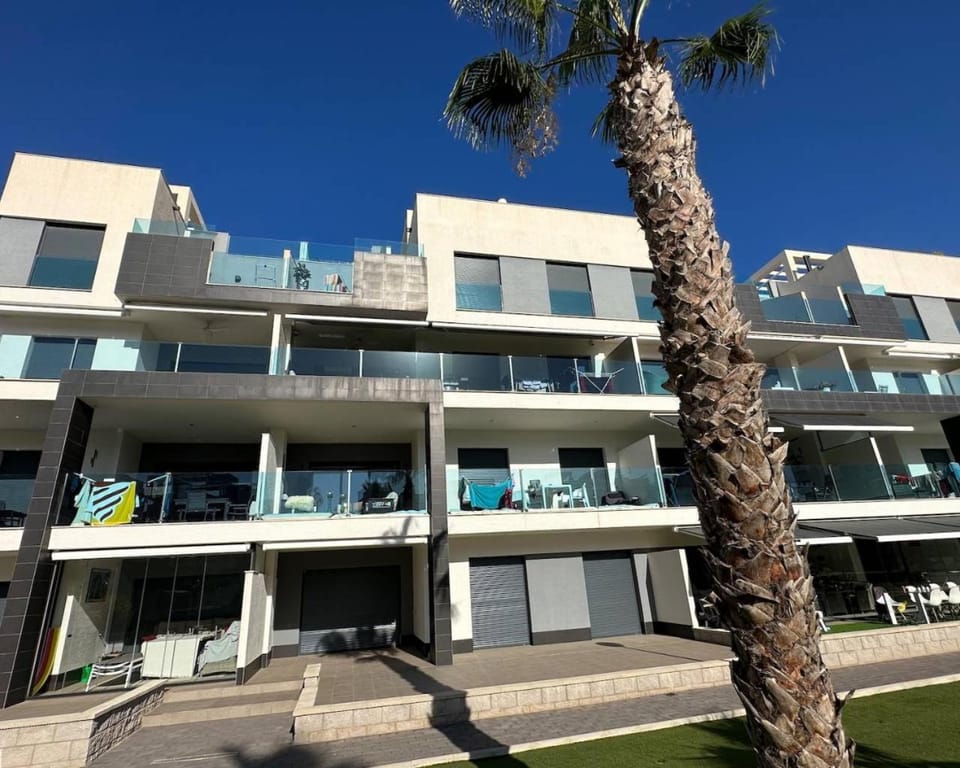 Property building, Day, Balcony/Terrace