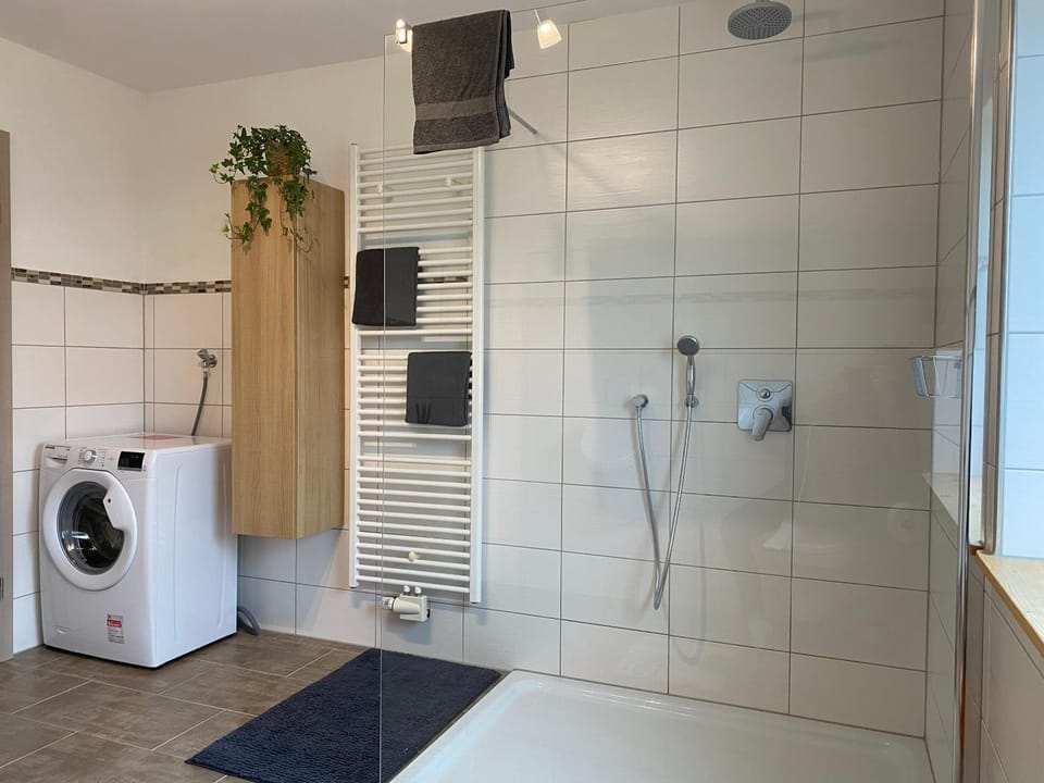 Shower, Bathroom, towels, washing machine