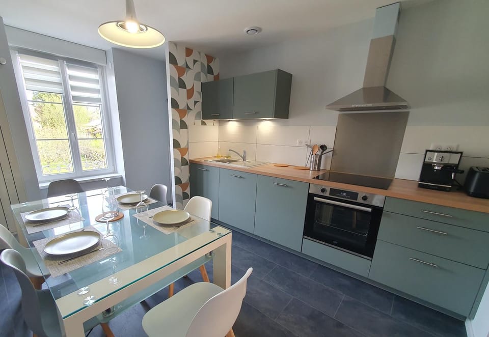 Kitchen or kitchenette, Dining area, dishwasher, oven, stove, toaster