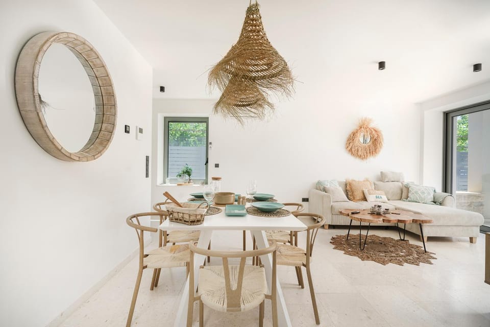 Living room, Decorative detail, Seating area, Dining area