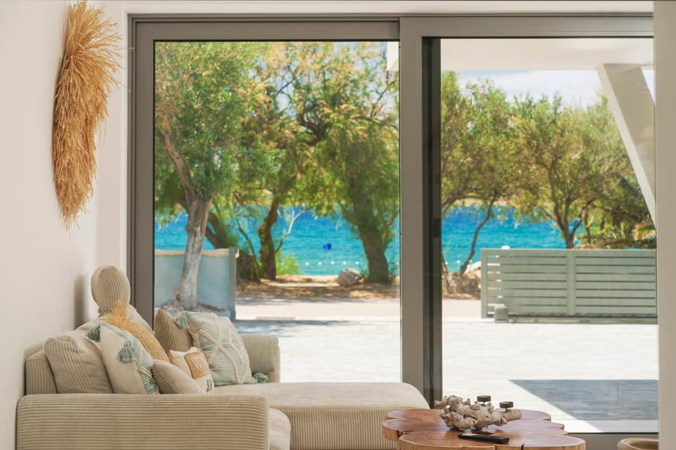 Patio, View (from property/room), Living room, Sea view
