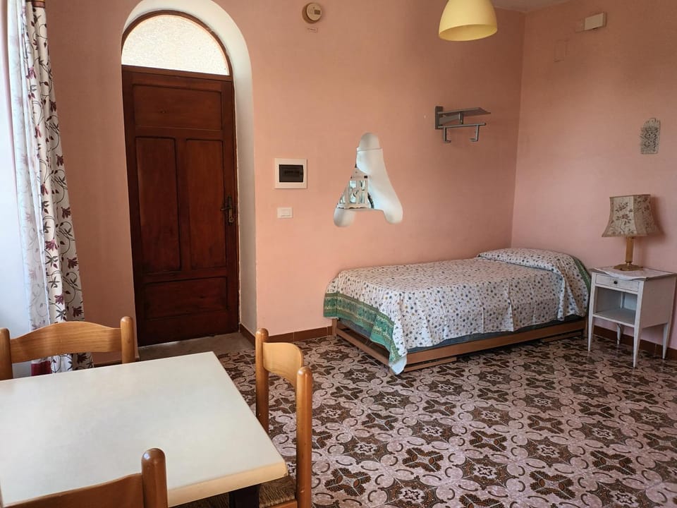 Bed, Living room, Photo of the whole room, Seating area, Bedroom