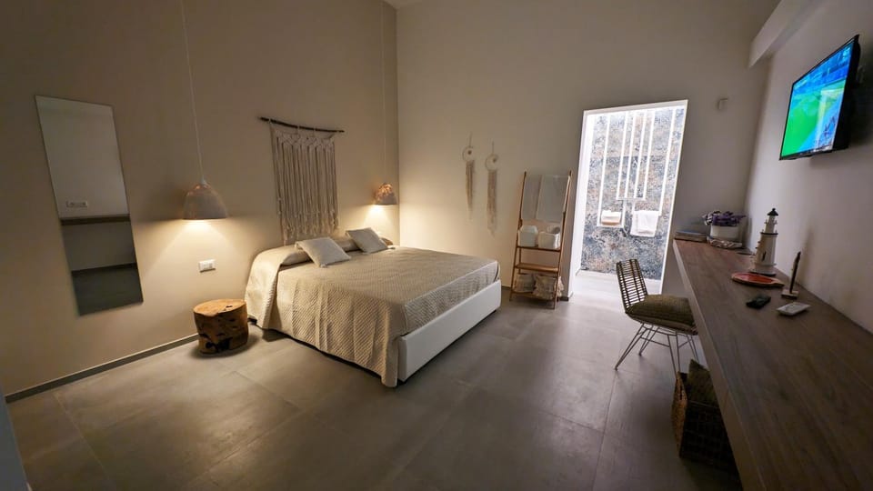 Bed, TV and multimedia, Photo of the whole room, Evening entertainment, Bedroom