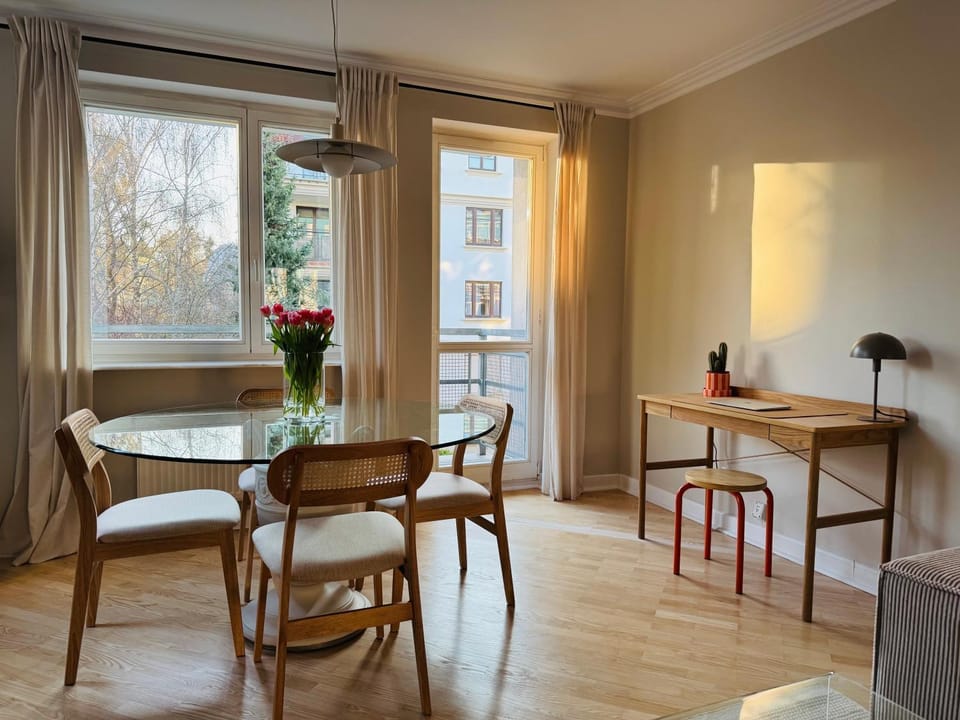 Living room, Seating area, Dining area