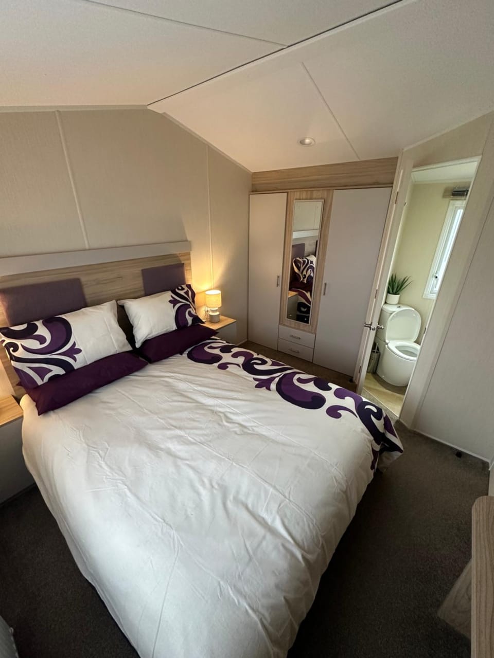 Bed, Photo of the whole room, Bedroom, wardrobe