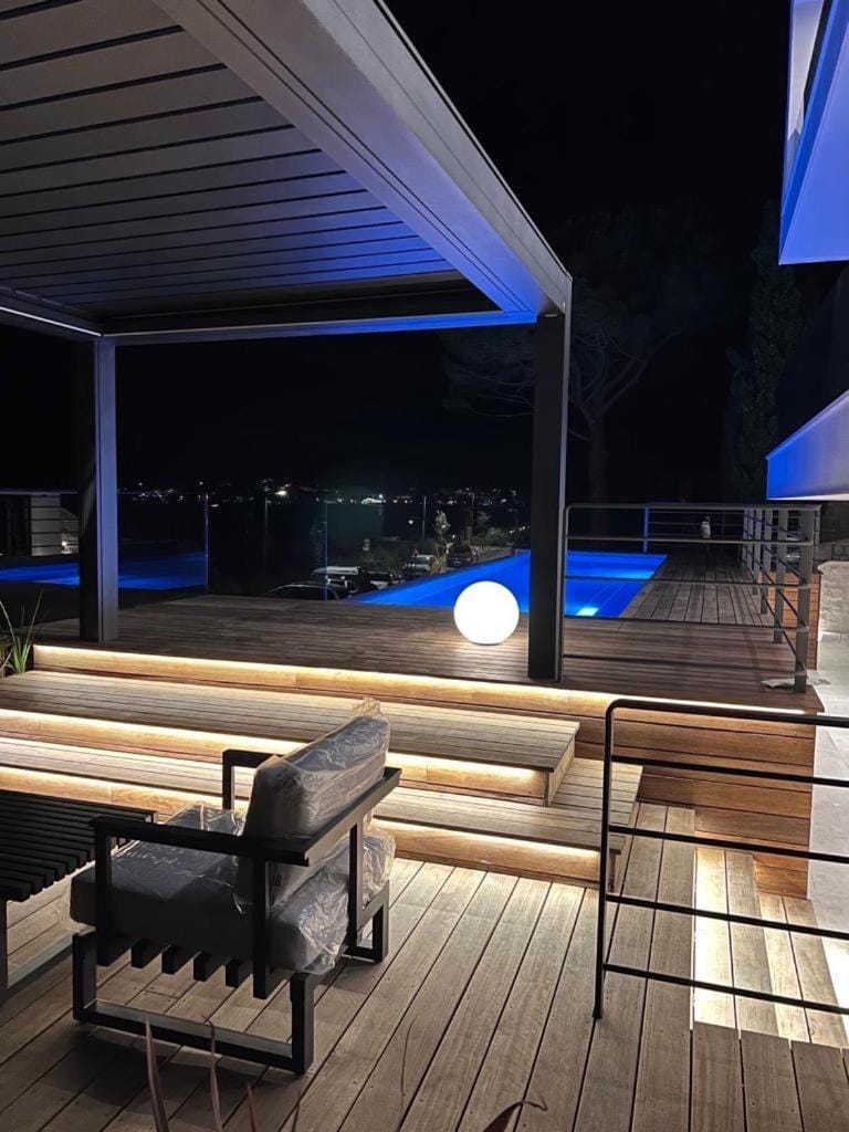Night, Balcony/Terrace, Seating area, Swimming pool