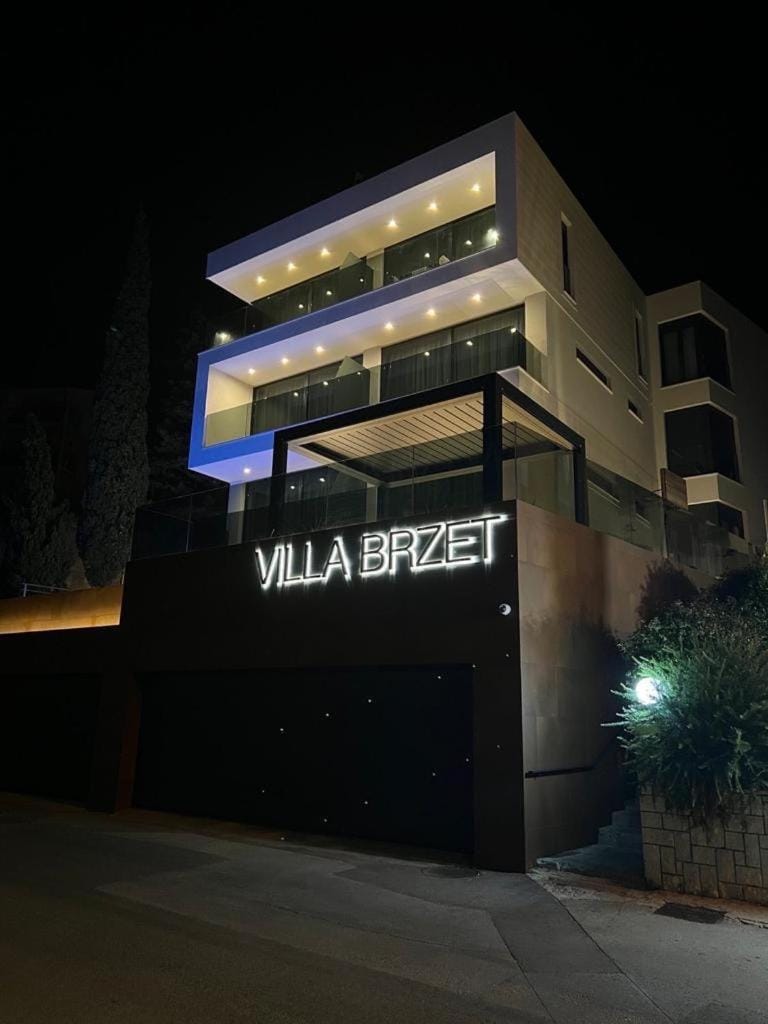 Property building, Night