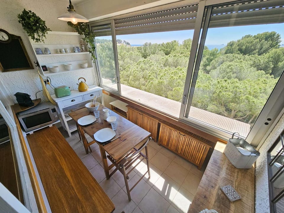 View (from property/room), Seating area, Dining area