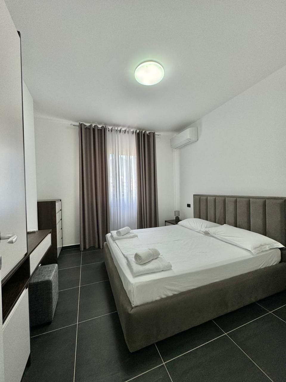 Bed, Photo of the whole room, Bedroom, towels, air conditioner