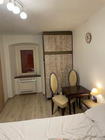 Photo of the whole room, Seating area, Bedroom