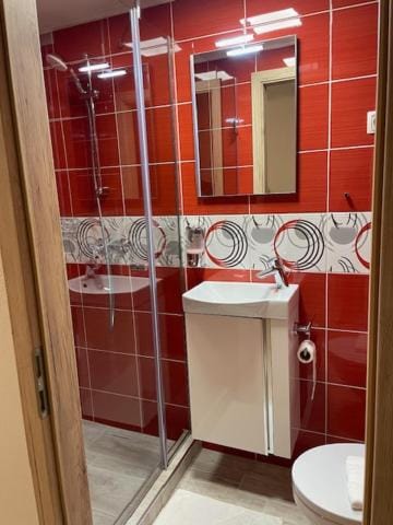 Shower, Toilet, Bathroom