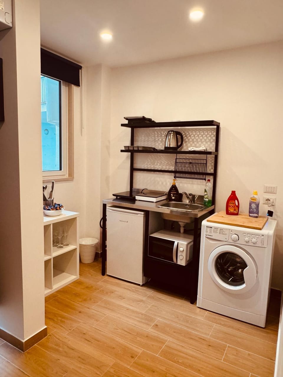 Coffee/tea facilities, Kitchen or kitchenette, microwave, stove, toaster, washing machine